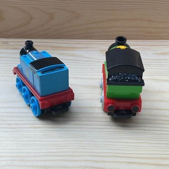 Thomas & Friends Thomas & Percy Push Along Diecast Train Set - Picture 3 of 3